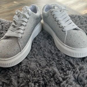 About rhinestone white sneakers size 8 New without box
